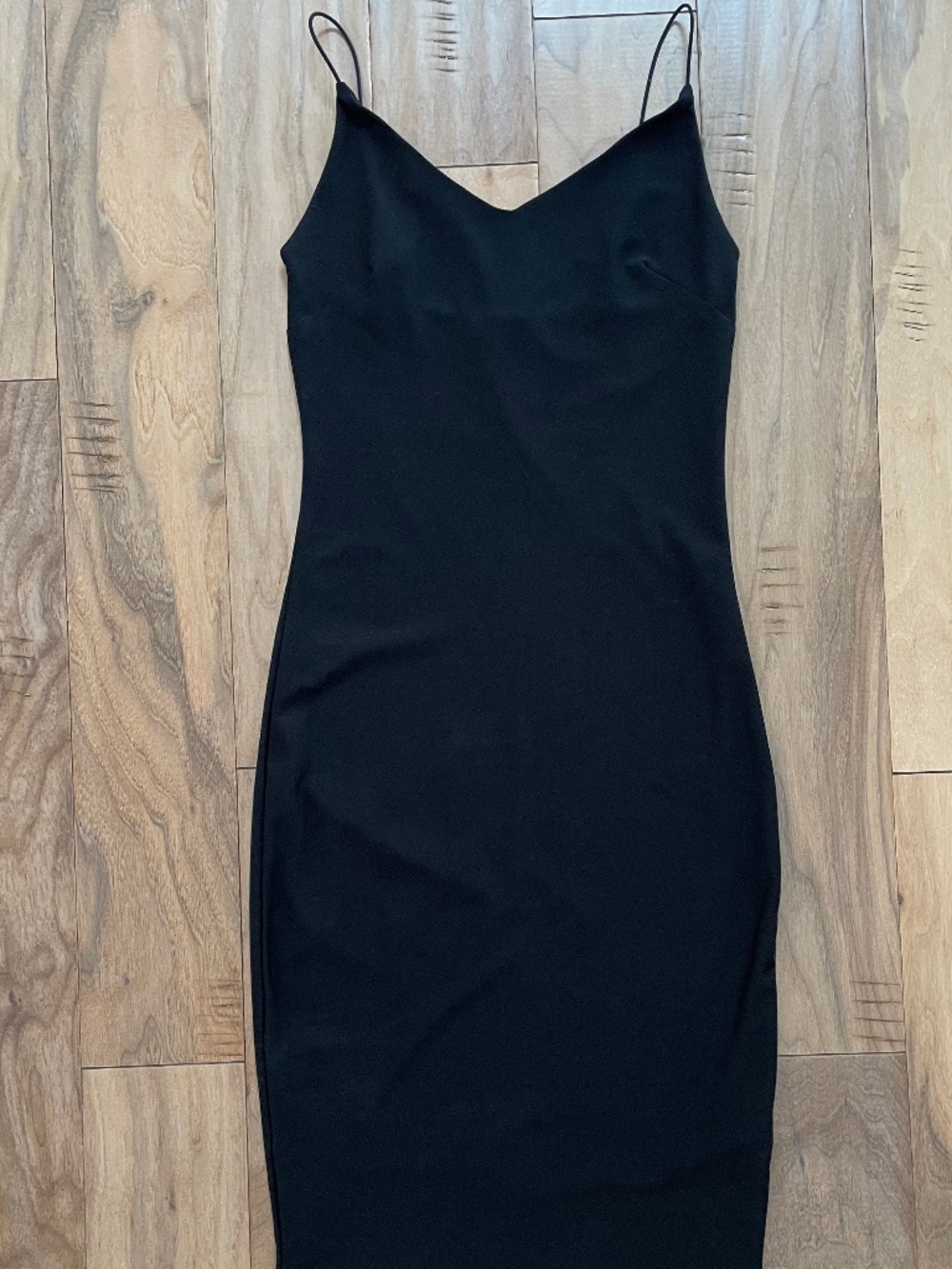 Form-Fitting, Spaghetti Strap, Knee-Length Black Dress